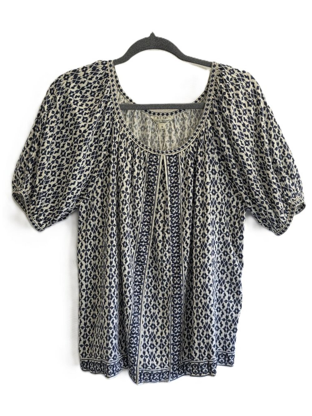 NWT MAX STUDIO LONDON Navy and White Patterned Short Sleeve Top Size Small
